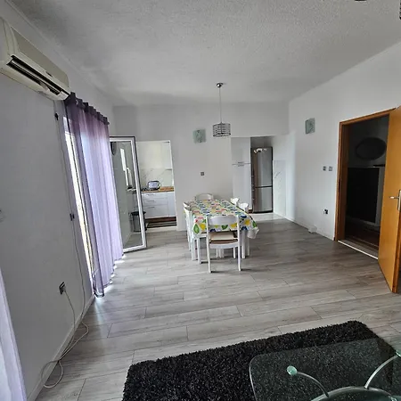 Anna Apartment *